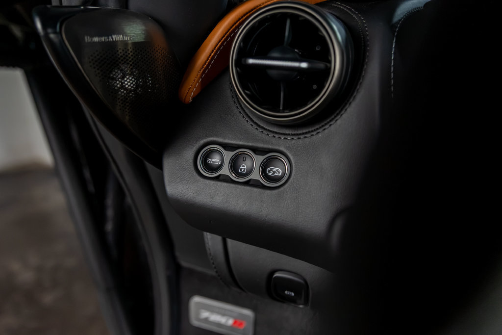 Used 2020 McLaren 720S Luxury RWD image 32
