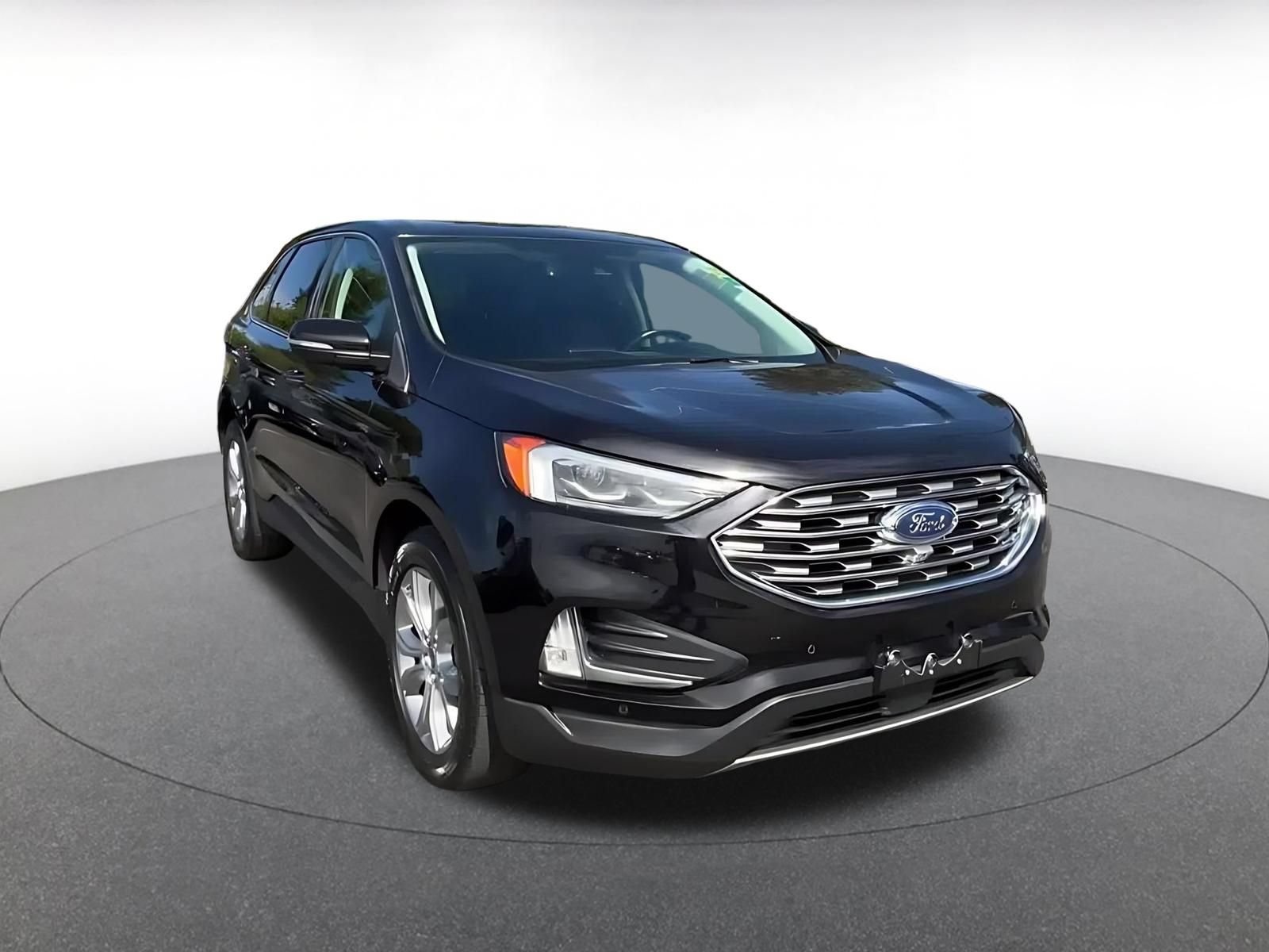 Used 2022 Ford Edge Titanium w/ Equipment Group 301A AWD/4WD image 3