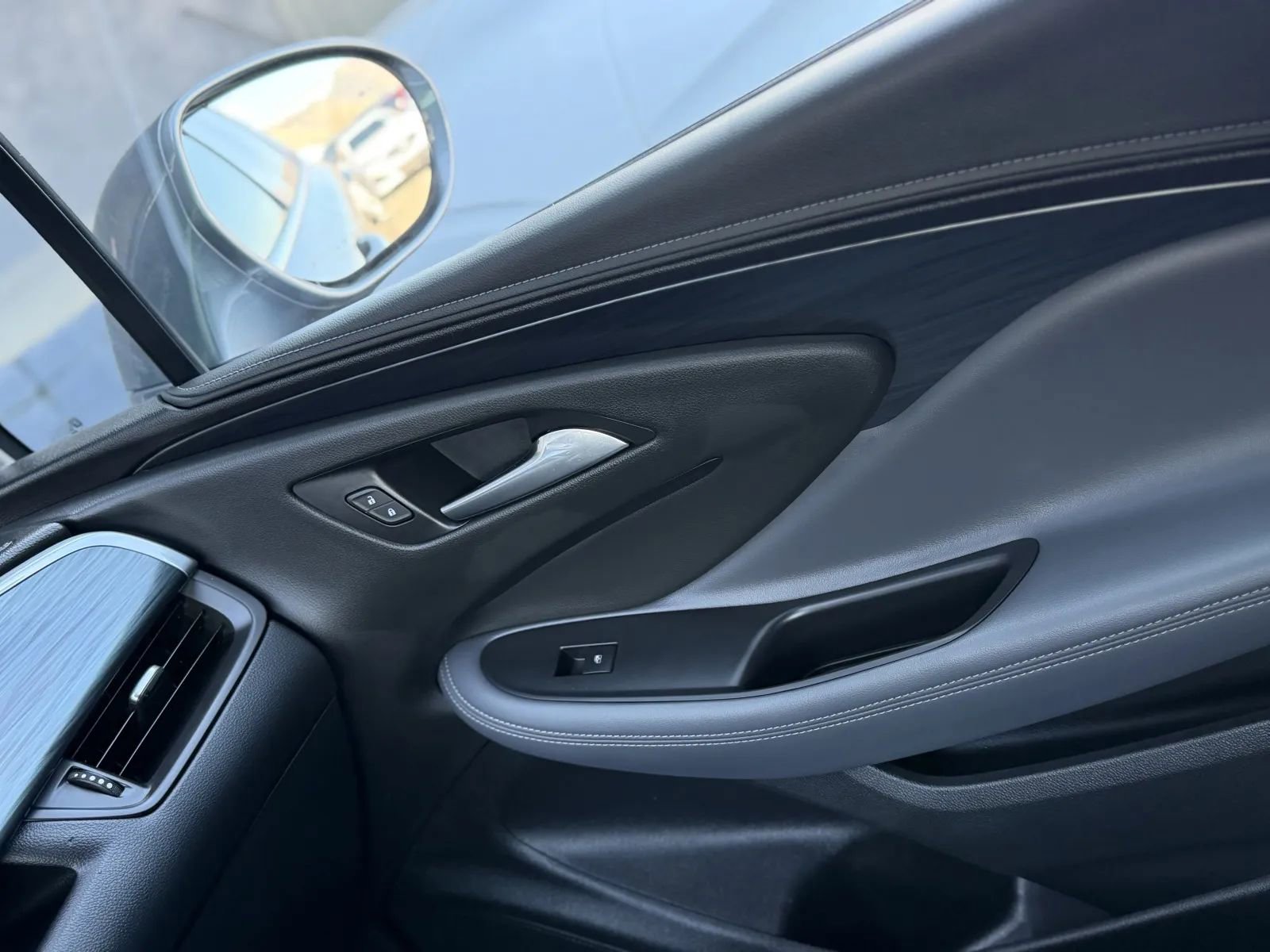 Used 2020 Buick Envision Essence w/ LPO, Active Package image 37