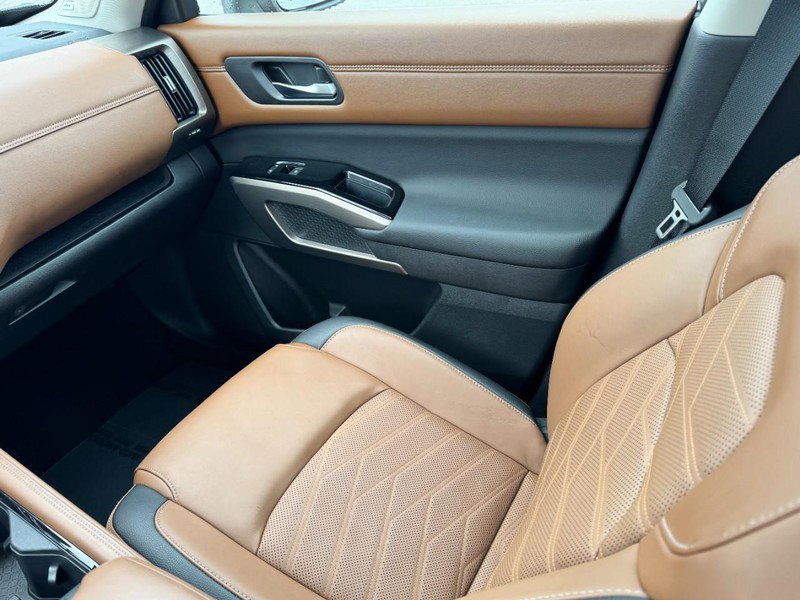 Used 2024 Nissan Pathfinder Platinum w/ Cargo Package image 11