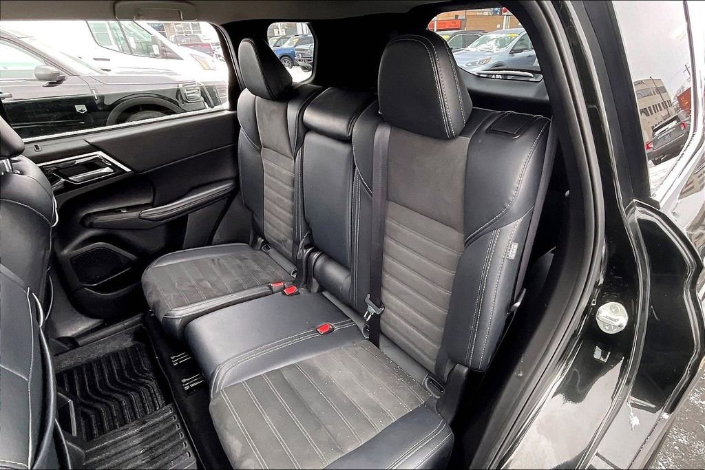 Used 2024 Mitsubishi Outlander SE image 23