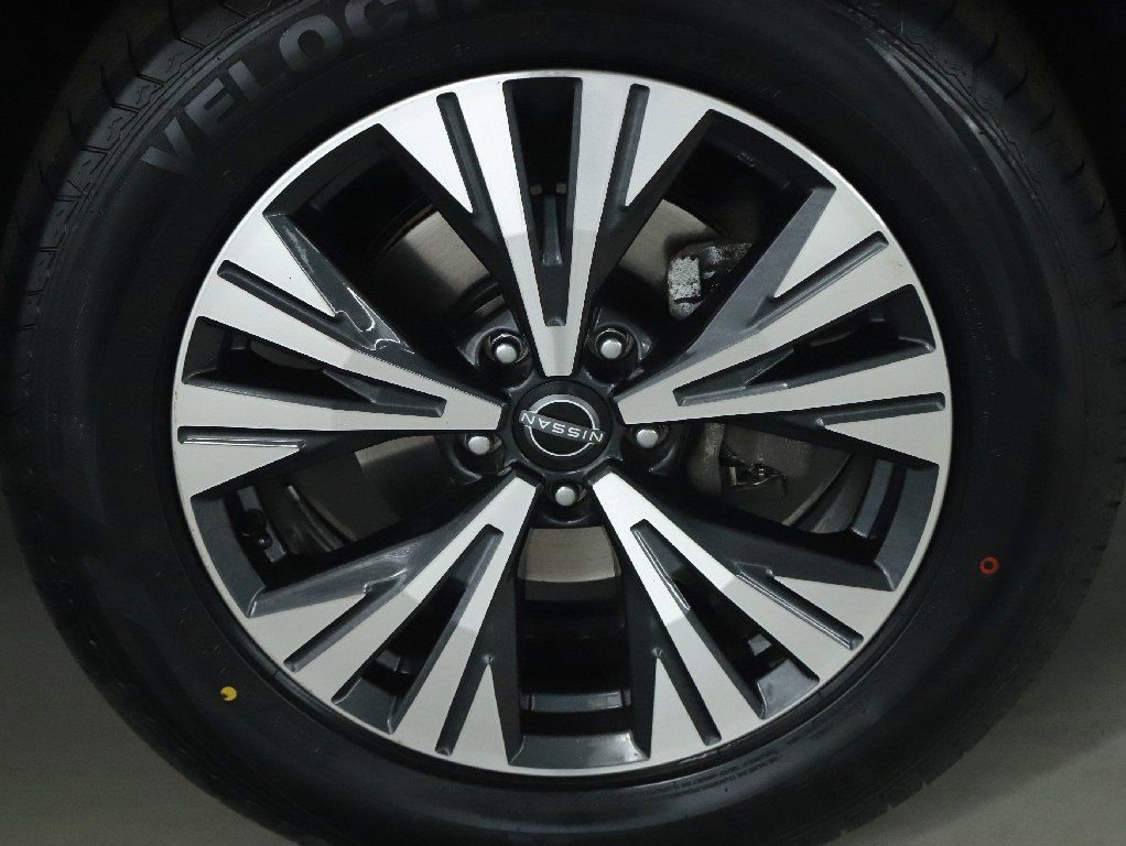 Used 2023 Nissan Rogue SV image 10