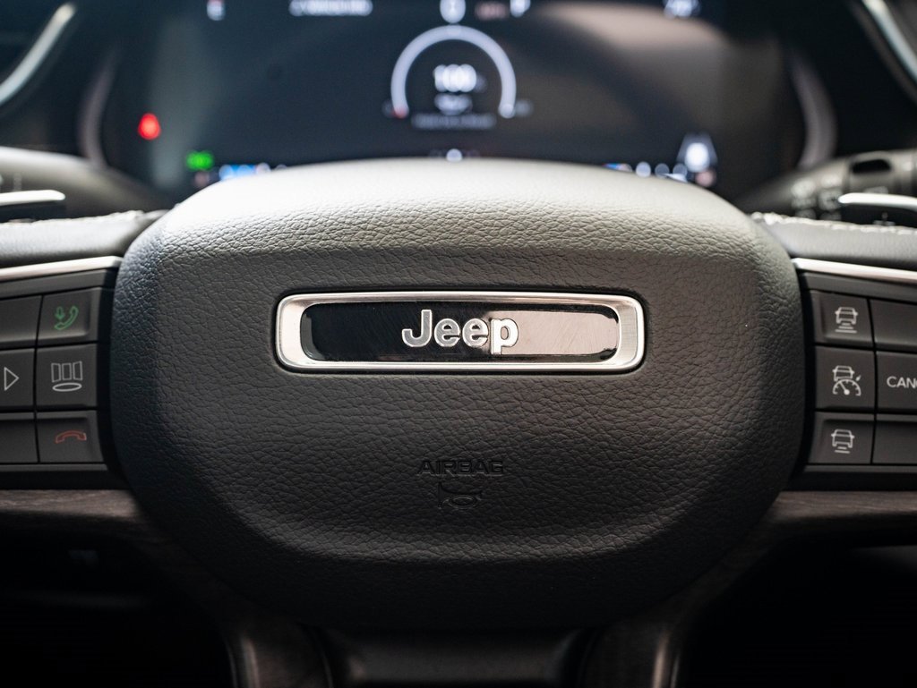 Used 2024 Jeep Grand Cherokee Limited w/ Luxury Tech Group II image 27