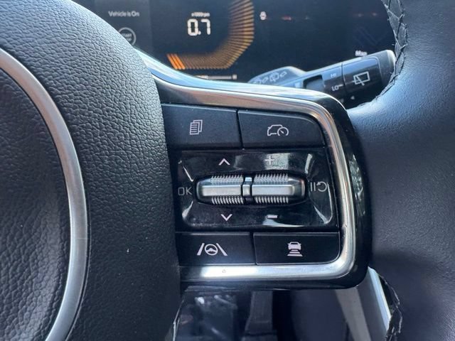 Used 2025 Kia Carnival FWD image 21