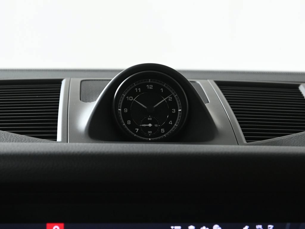 Used 2026 Porsche Macan AWD/4WD image 22