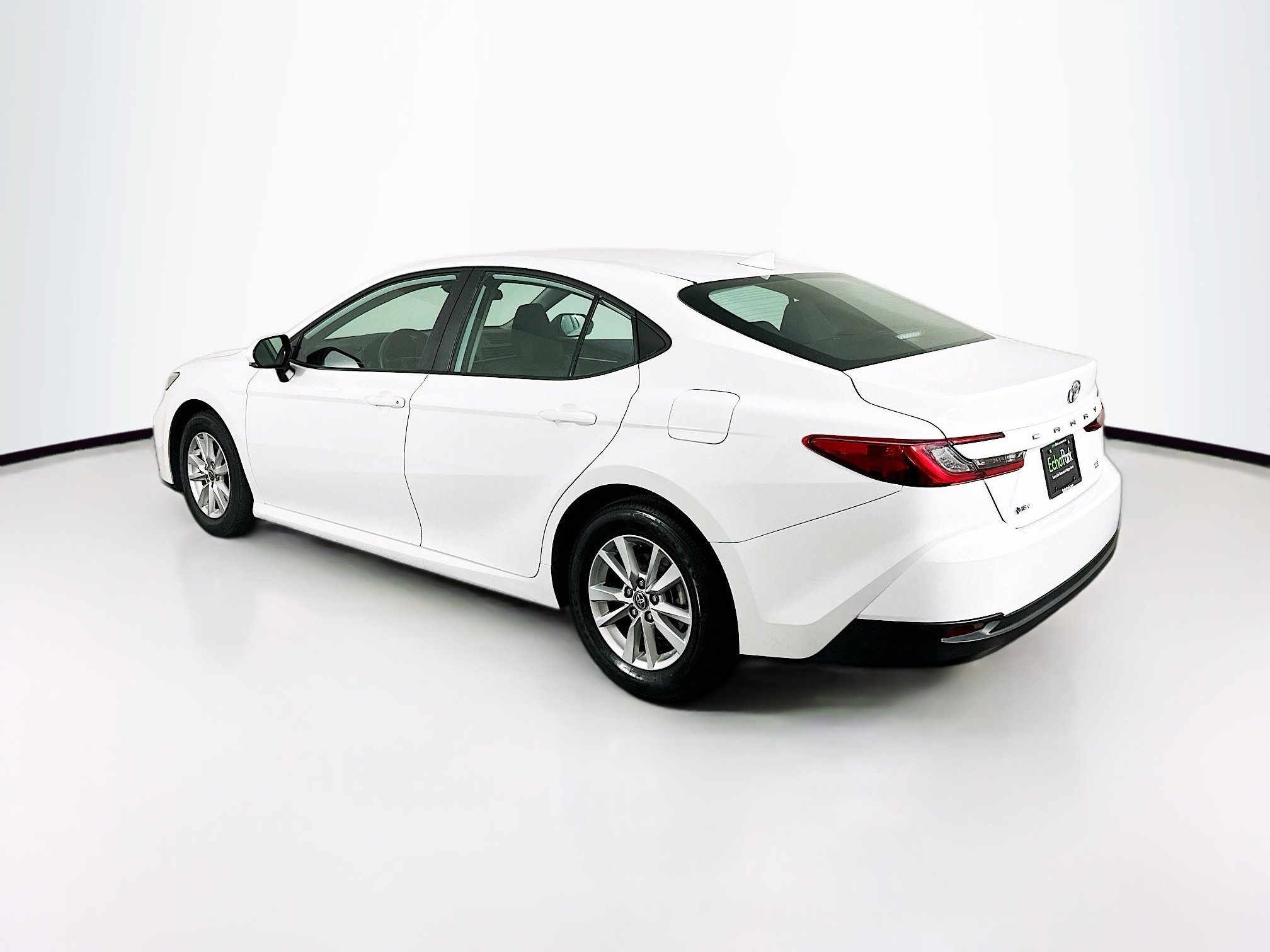 Used 2025 Toyota Camry LE image 5