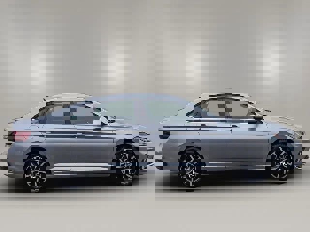 Used 2025 Volkswagen Jetta SE image 4