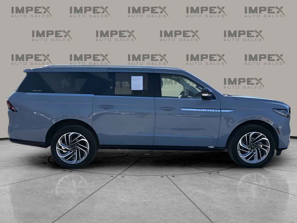 Used 2025 Lincoln Navigator L Reserve image 6