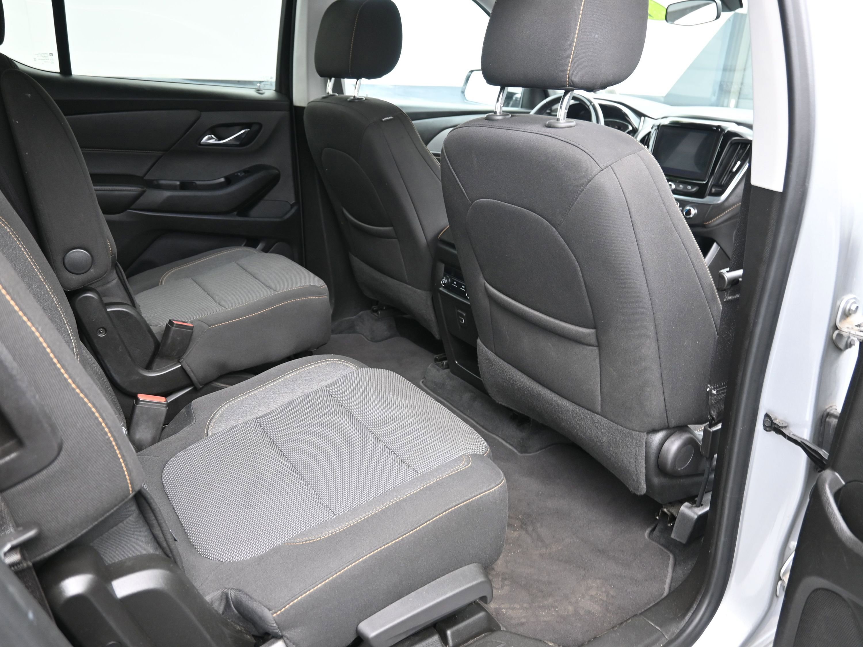 Used 2020 Chevrolet Traverse LT image 18