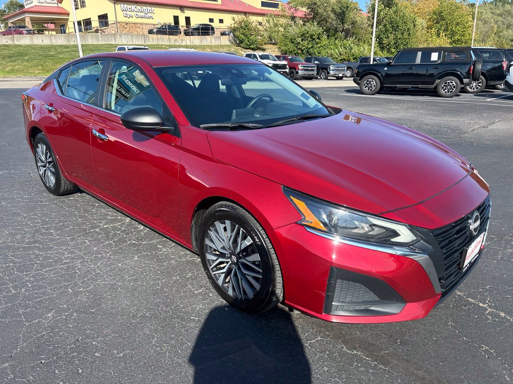 Used 2025 Nissan Altima 2.5 SV FWD image 3