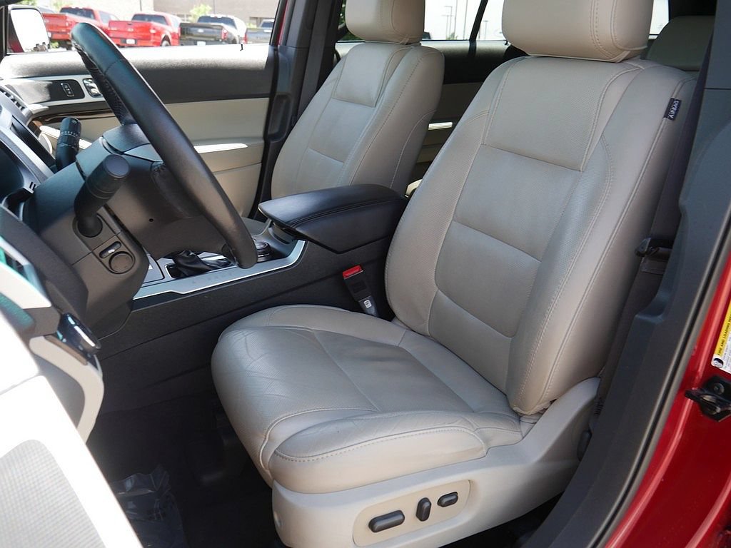 Used 2014 Ford Explorer Limited w/ Equipment Group 302A AWD/4WD image 15