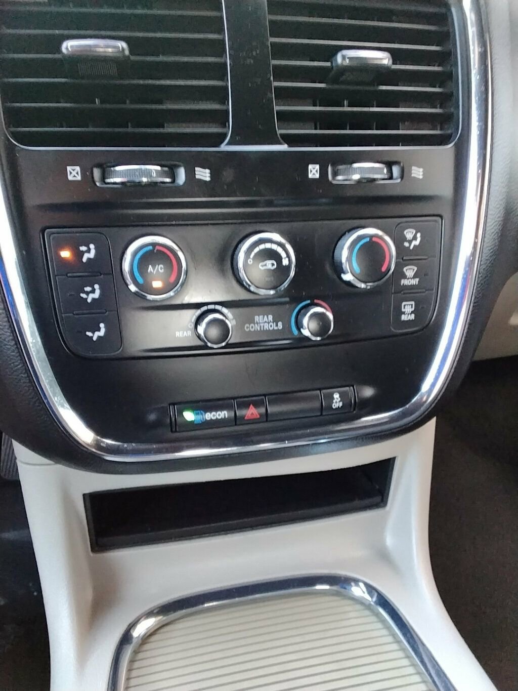 Used 2019 Dodge Grand Caravan SXT image 24