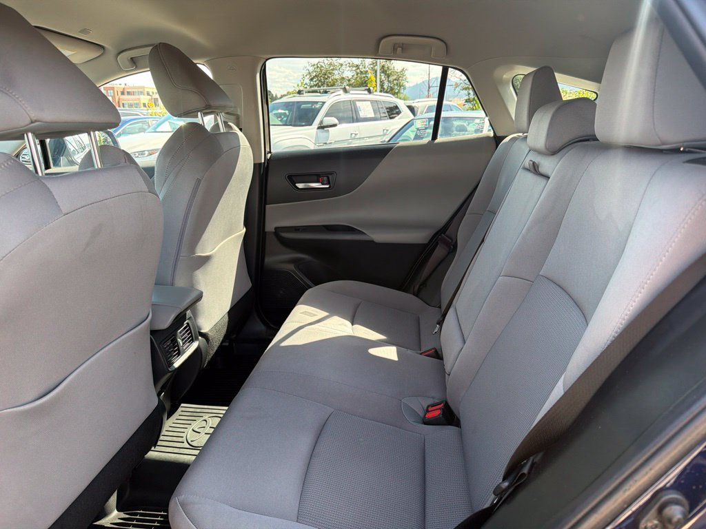 Used 2023 Toyota Venza LE AWD/4WD image 19