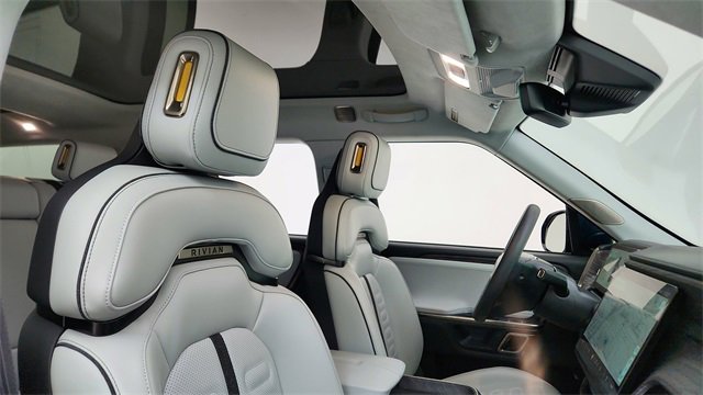 Used 2024 Rivian R1S Launch Edition image 22