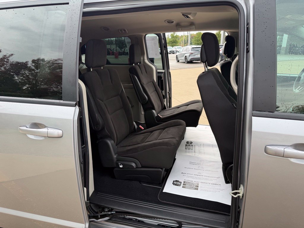 Used 2018 Dodge Grand Caravan SE FWD image 27