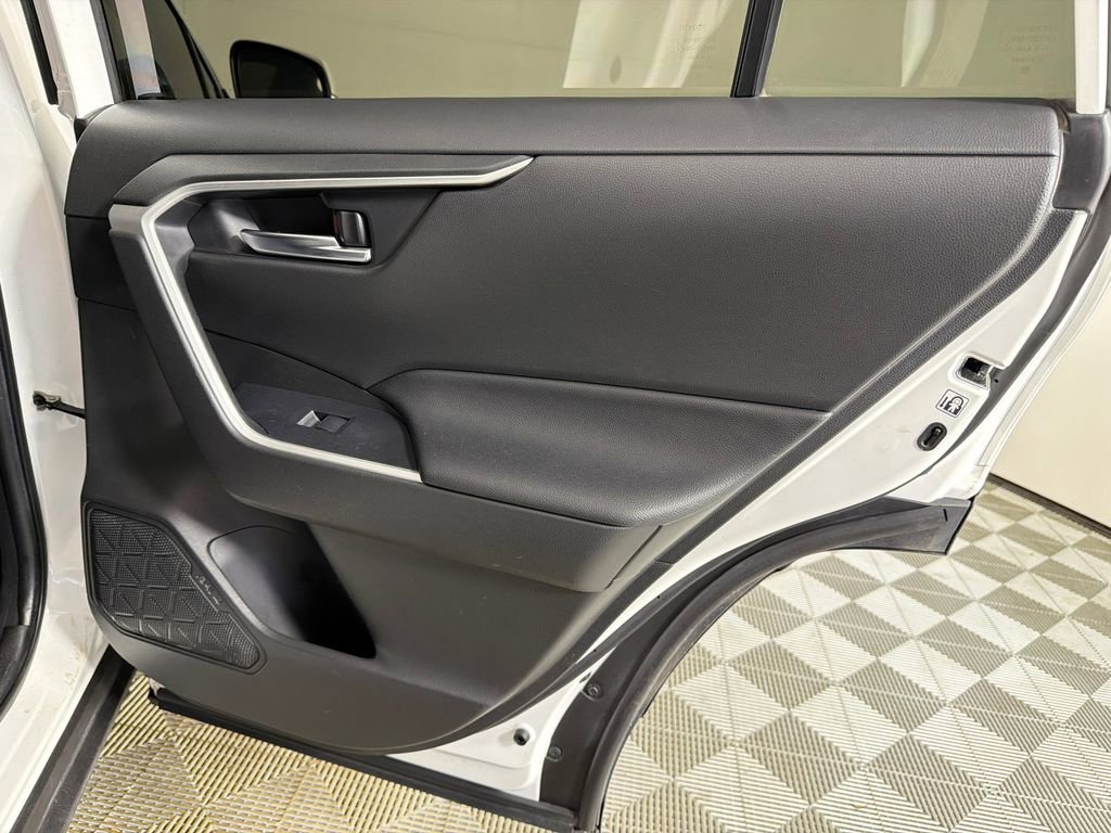 Used 2020 Toyota RAV4 XLE Premium image 17