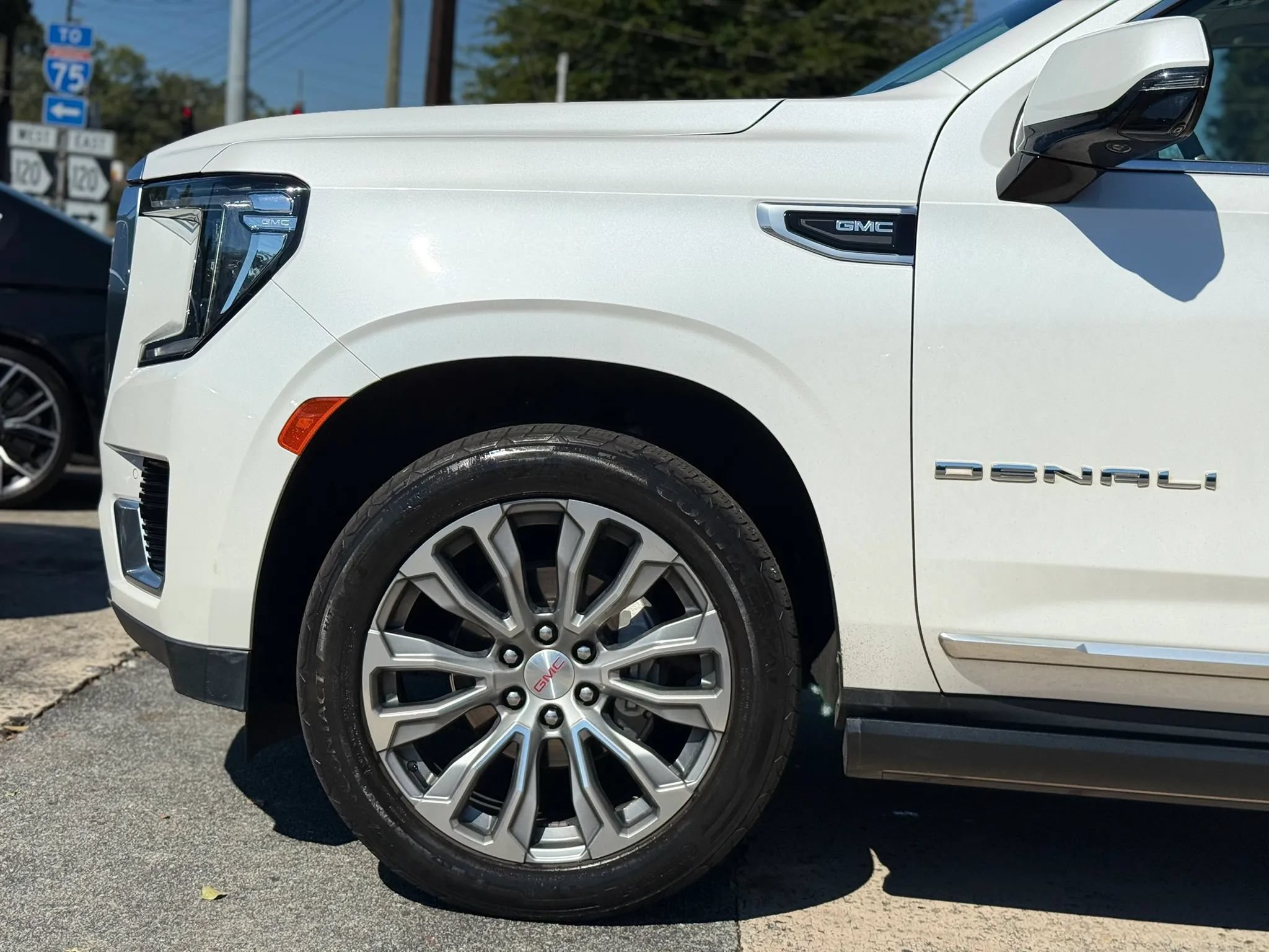Used 2021 GMC Yukon XL Denali w/ Denali Premium Package RWD image 14