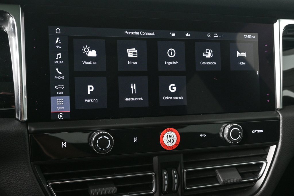 Certified 2025 Porsche Macan image 14