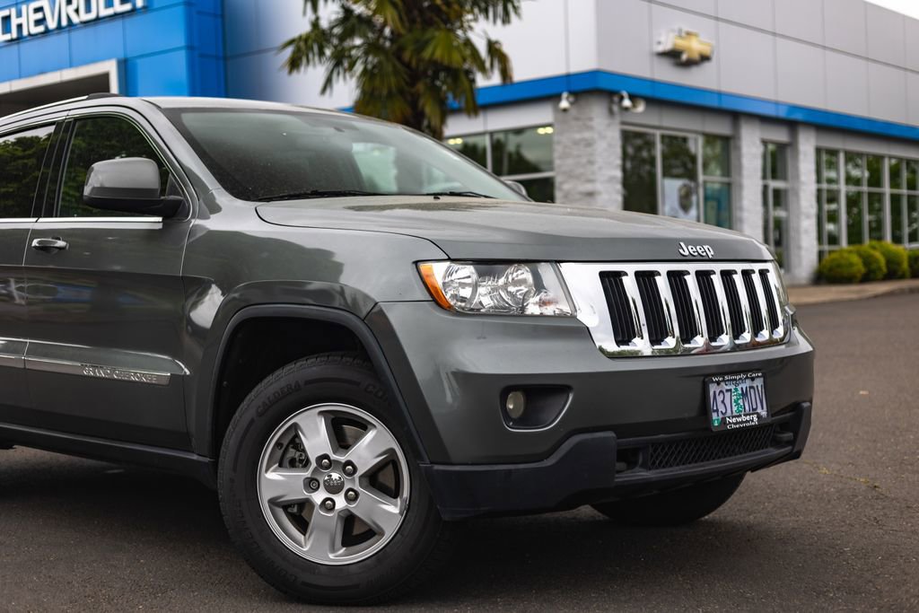 Used 2012 Jeep Grand Cherokee Laredo w/ Laredo E Group AWD/4WD image 3