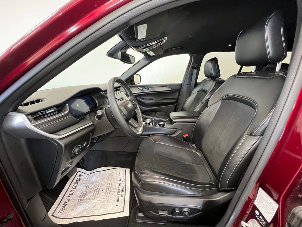 Used 2024 Jeep Grand Cherokee Altitude image 4