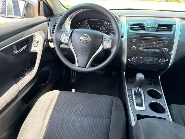 Used 2015 Nissan Altima 2.5 S w/ Sport Value Package FWD image 10