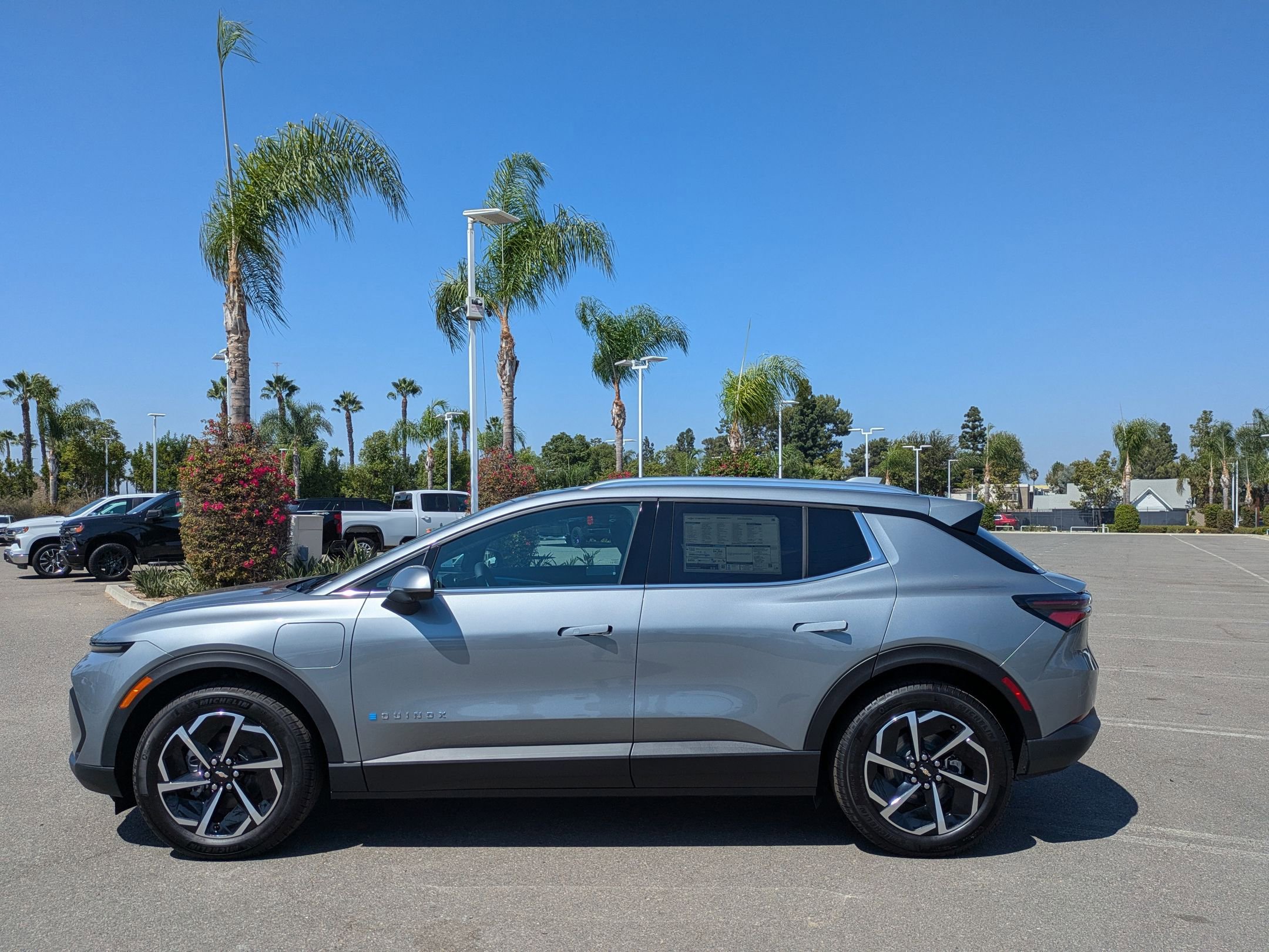 Used 2026 Chevrolet Equinox EV LT image 2