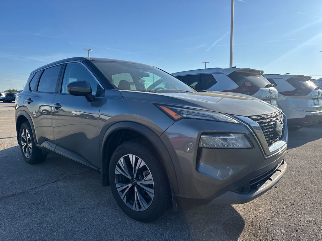 Used 2023 Nissan Rogue SV image 3