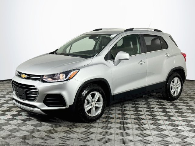 Used 2019 Chevrolet Trax LT w/ LT Convenience Package FWD image 4
