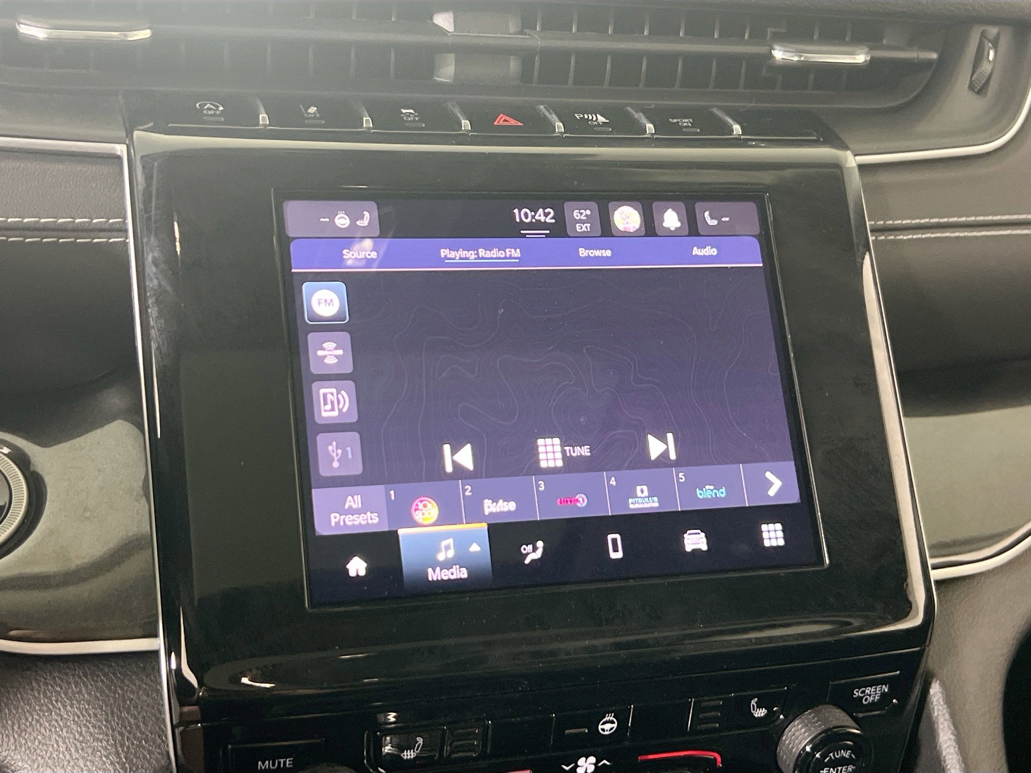 Used 2023 Jeep Grand Cherokee L Laredo w/ Luxury Tech Group I AWD/4WD image 14