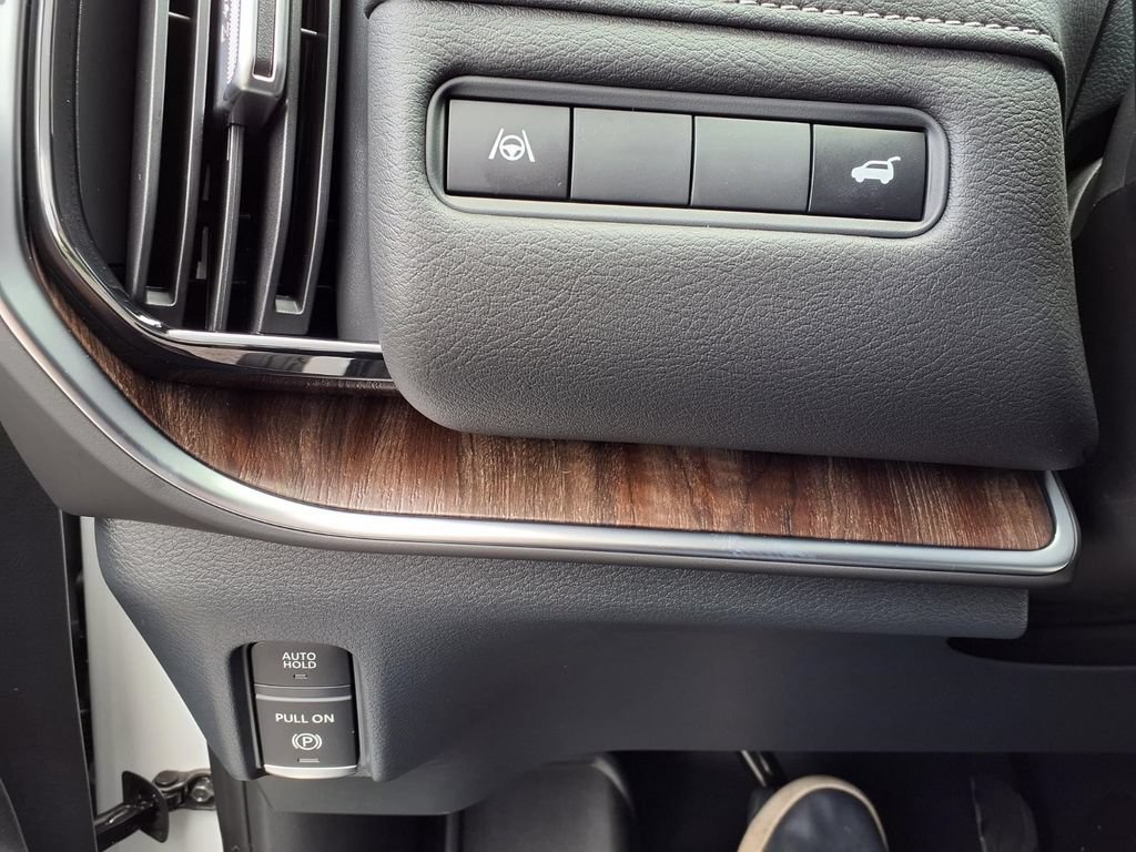 New 2026 Nissan Armada SL w/ Captain's Chari Seat Package AWD/4WD image 16