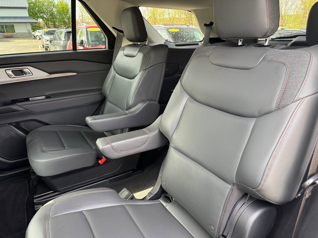 Used 2025 Ford Explorer Active w/ Active Comfort Package AWD/4WD image 36