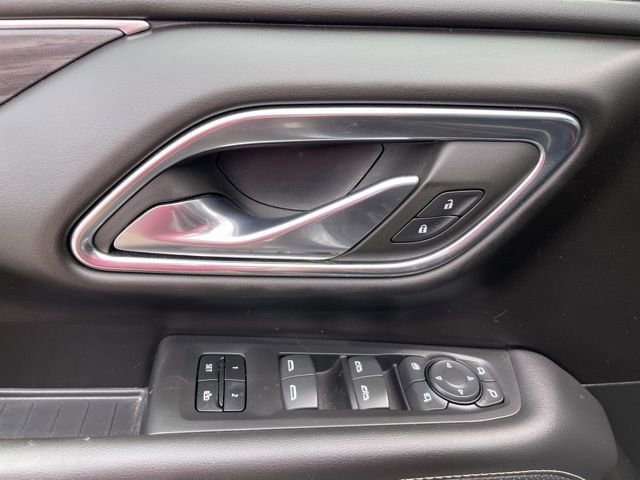 Used 2023 GMC Yukon XL SLT w/ SLT Premium Package image 16