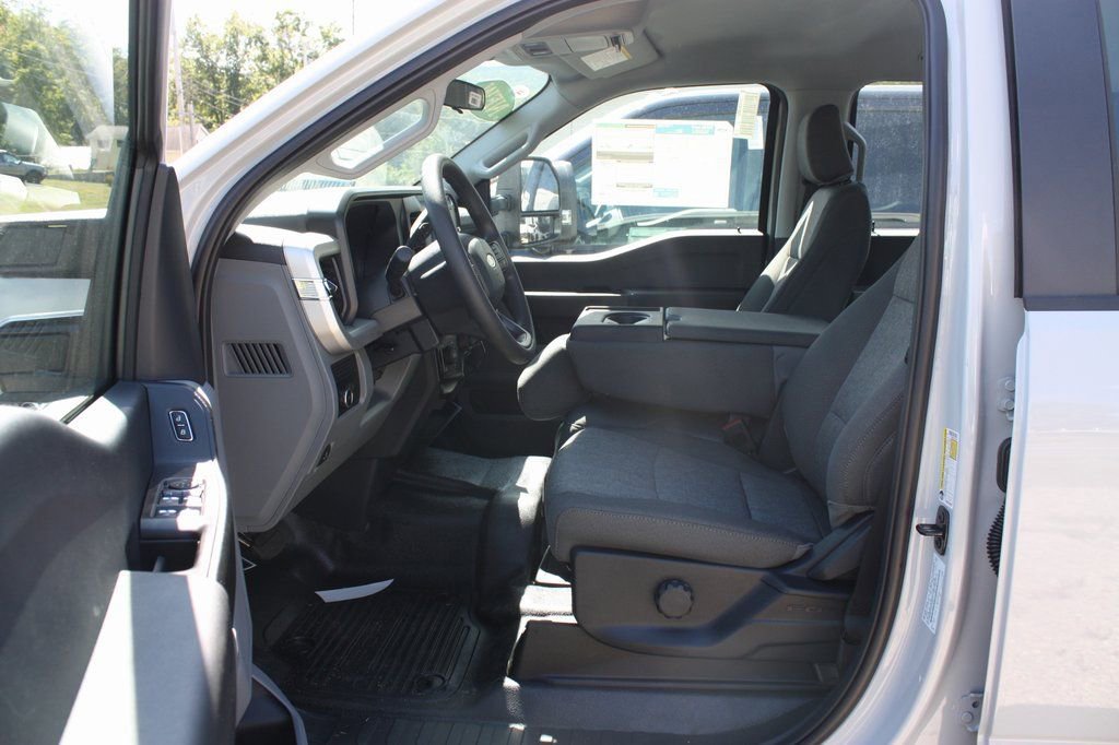New 2026 Ford F250 XL w/ XL Chrome Package image 12