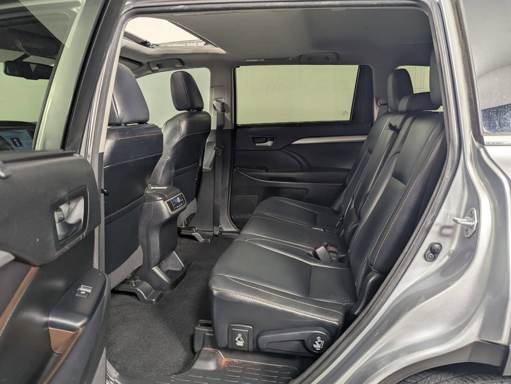 Used 2016 Toyota Highlander XLE FWD image 22