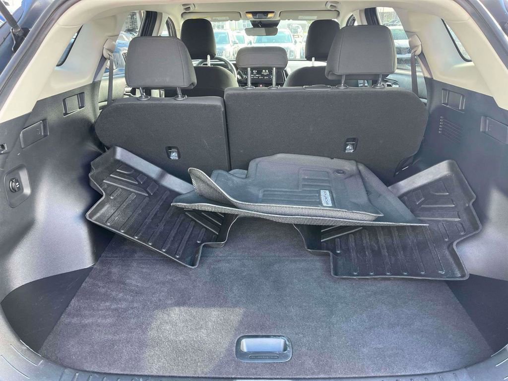 Used 2025 Kia Sportage LX image 7