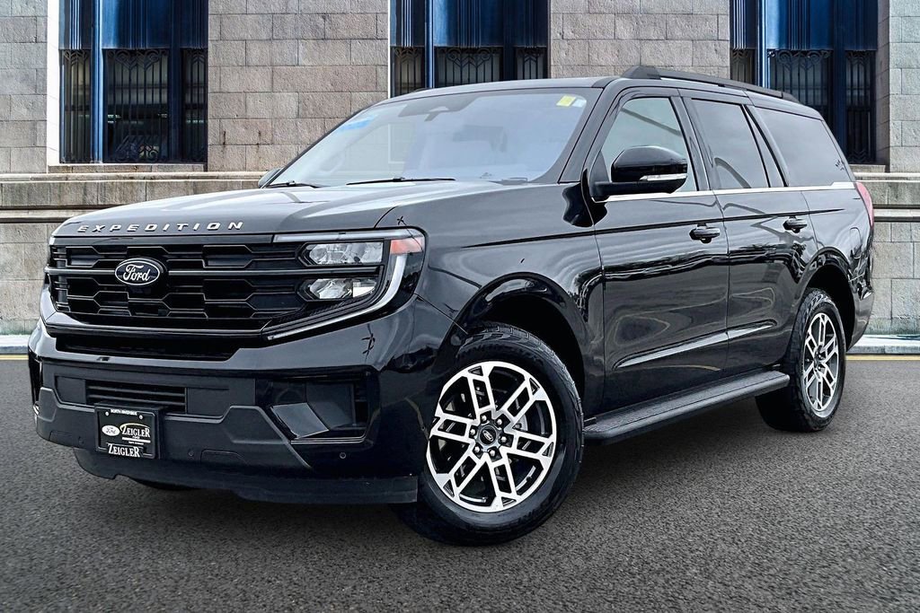 Used 2025 Ford Expedition Active video 2