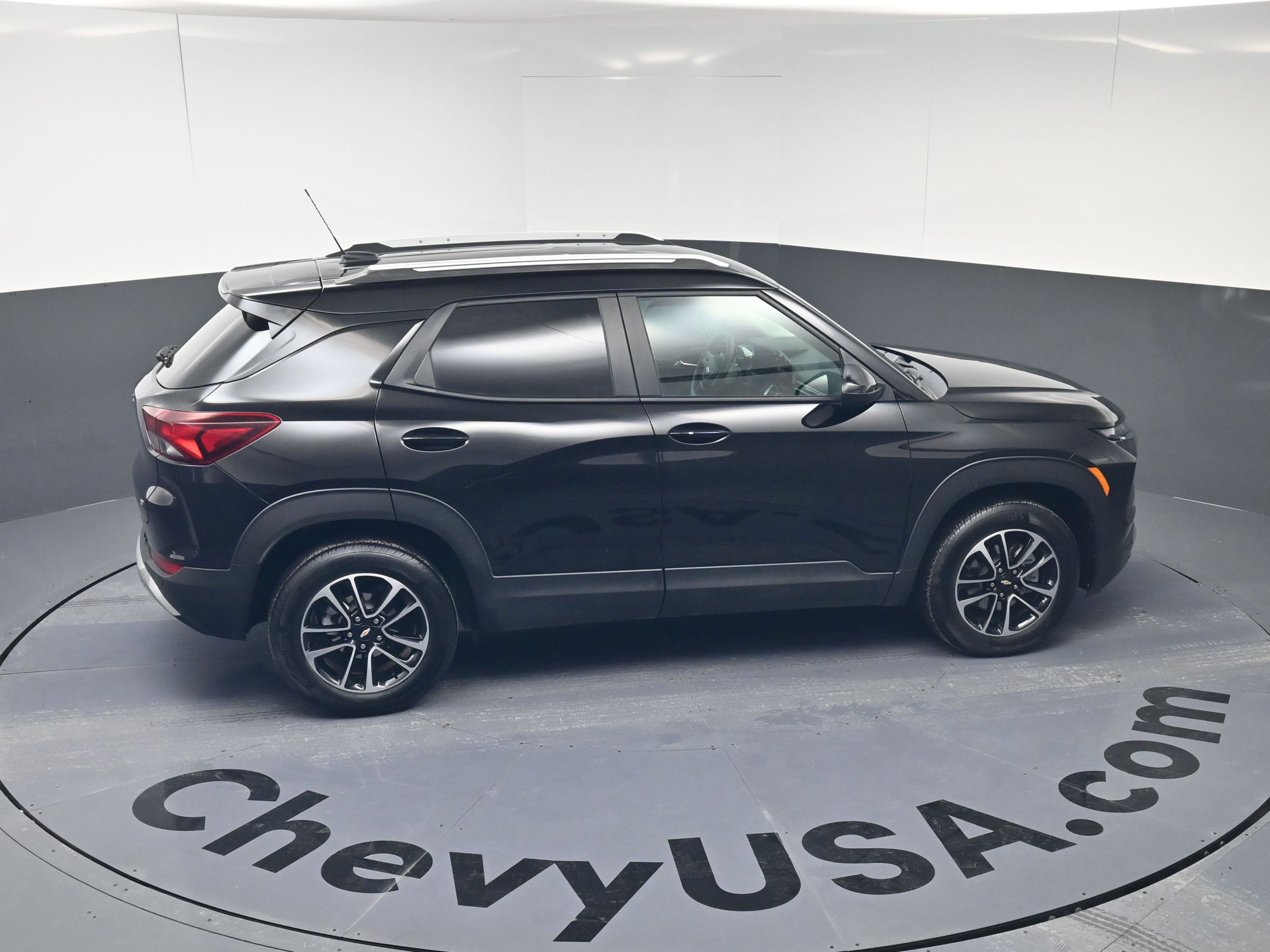 Certified 2025 Chevrolet TrailBlazer LT w/ Driver Confidence Package image 32