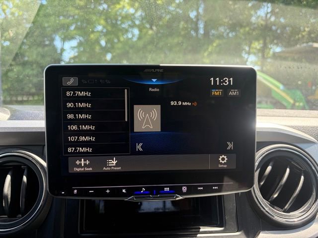 Used 2019 Toyota Tacoma SR5 RWD image 9