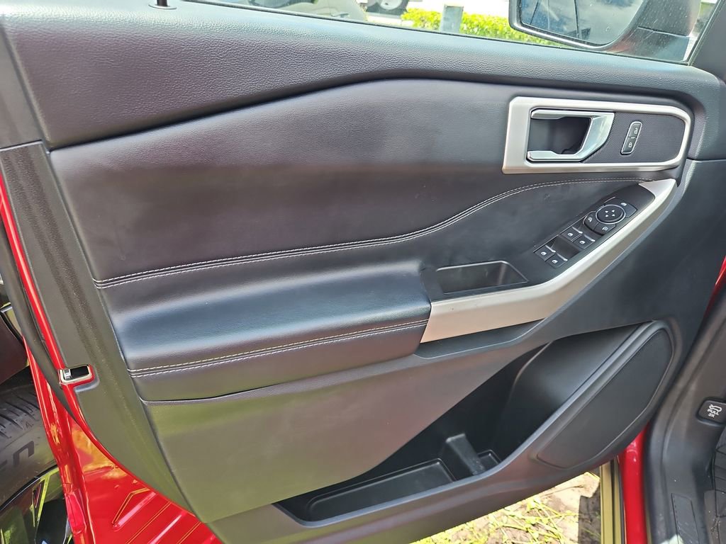 Used 2022 Ford Explorer XLT image 17