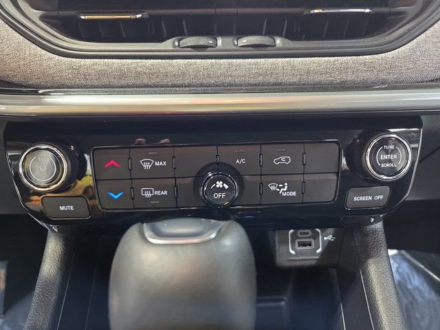 Used 2022 Jeep Compass Latitude image 25