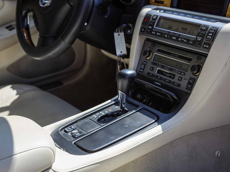 Used 2002 Lexus SC 430 Convertible RWD image 19