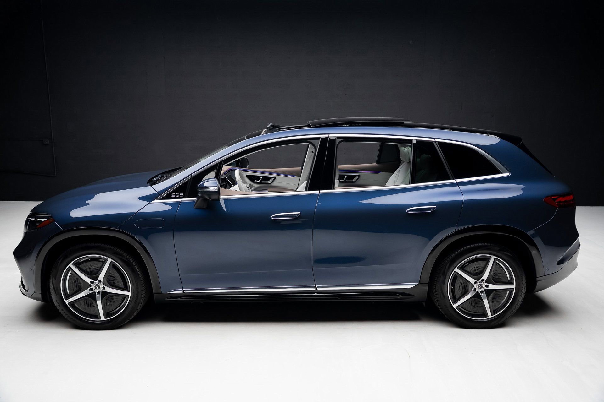 Used 2023 Mercedes-Benz EQS 450+ 4MATIC SUV w/ AMG Line Exterior Package image 16