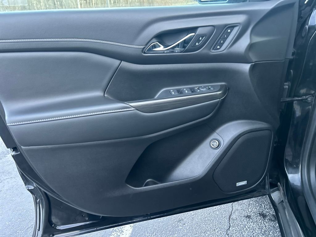 Used 2023 GMC Acadia SLT w/ Technology Package image 19