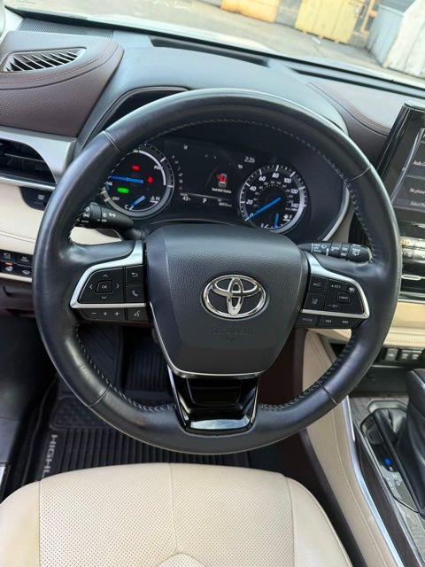 Used 2021 Toyota Highlander Platinum AWD/4WD image 19
