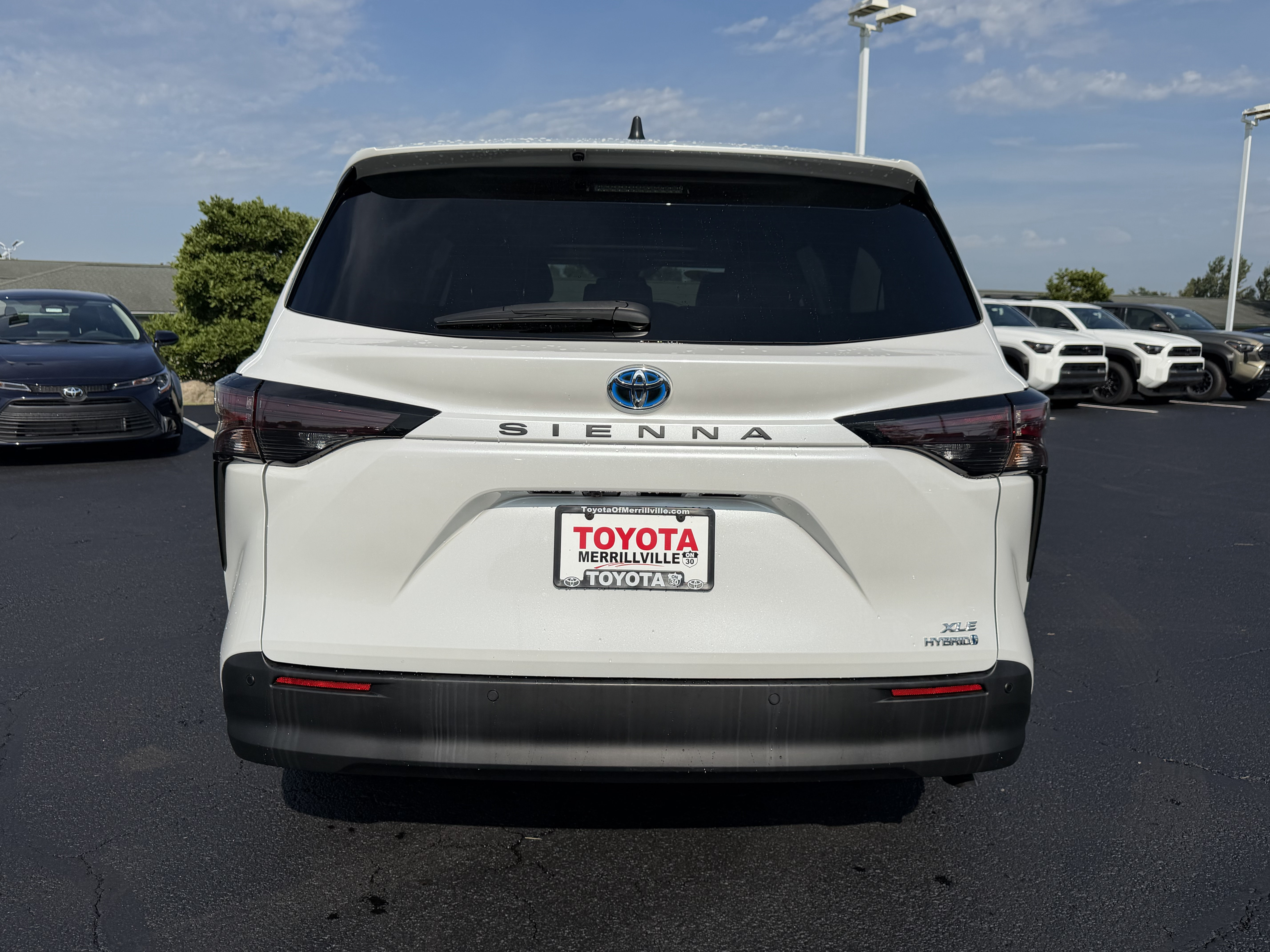 Certified 2024 Toyota Sienna XLE FWD image 5