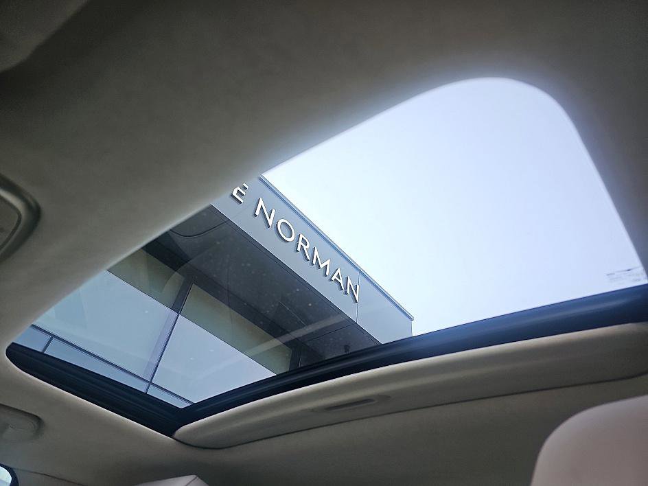 Used 2019 Genesis G90 3.3T Premium image 32