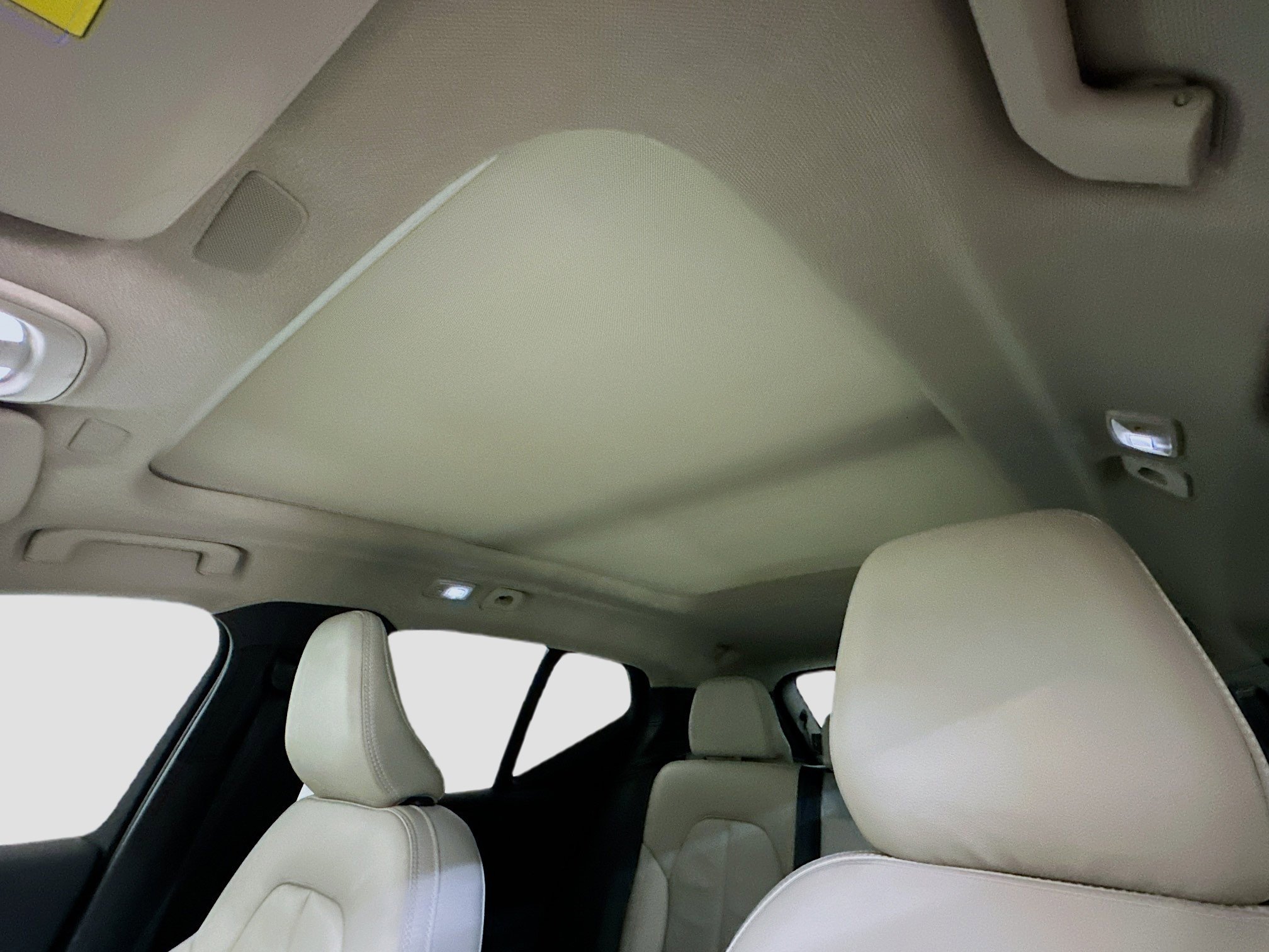 Used 2023 Volvo XC40 B5 Ultimate image 27