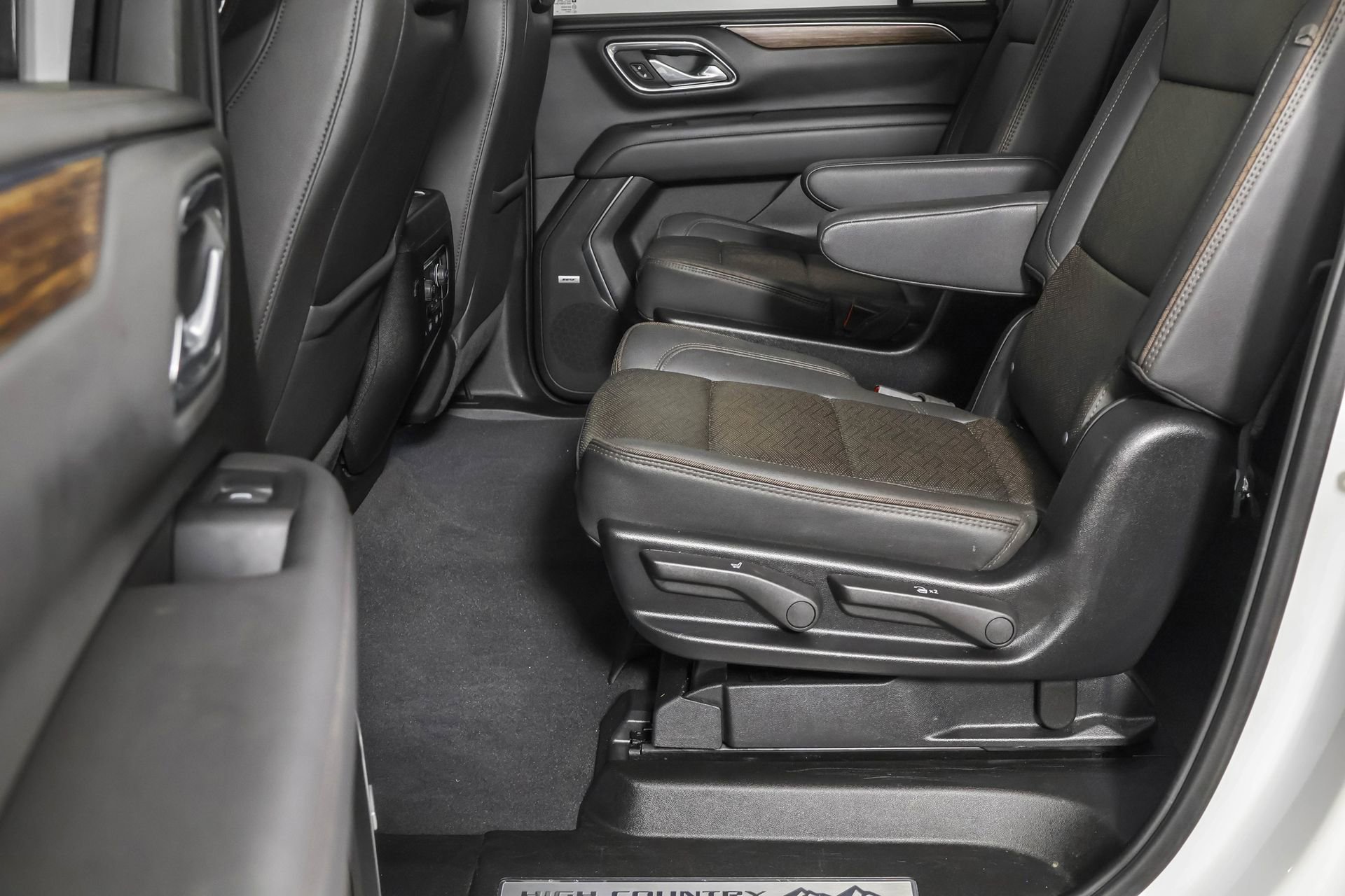 Used 2024 Chevrolet Suburban High Country image 41