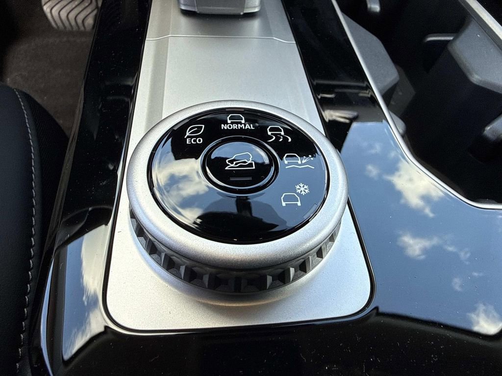 New 2026 Mitsubishi Outlander SE image 33