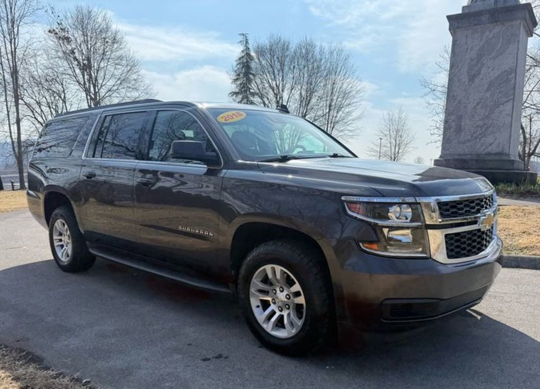 Used 2018 Chevrolet Suburban LT image 3